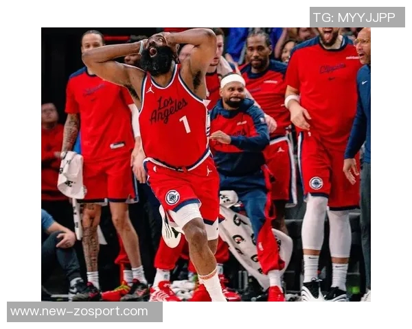 保罗掌舵经验丰富助攻8次虽无得分但贡献3篮板3抢断表现出色